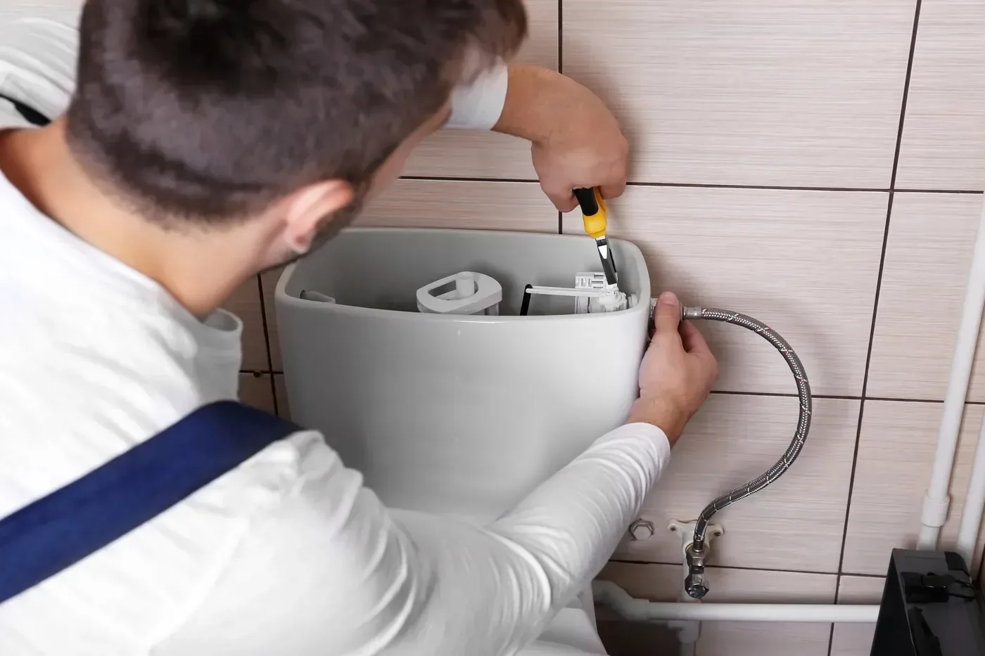 Réglage d'une plaque de commande de WC suspendu Geberit dans les Yvelines